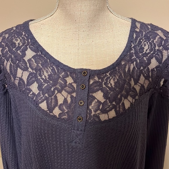 Clover + Scout blue tee with lace yoke. Sz 1x - Picture 2 of 9